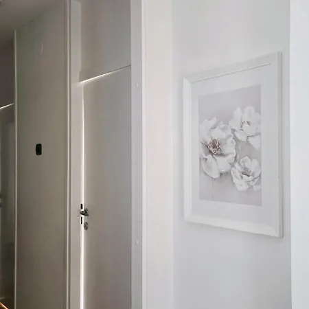10 Apartment *
